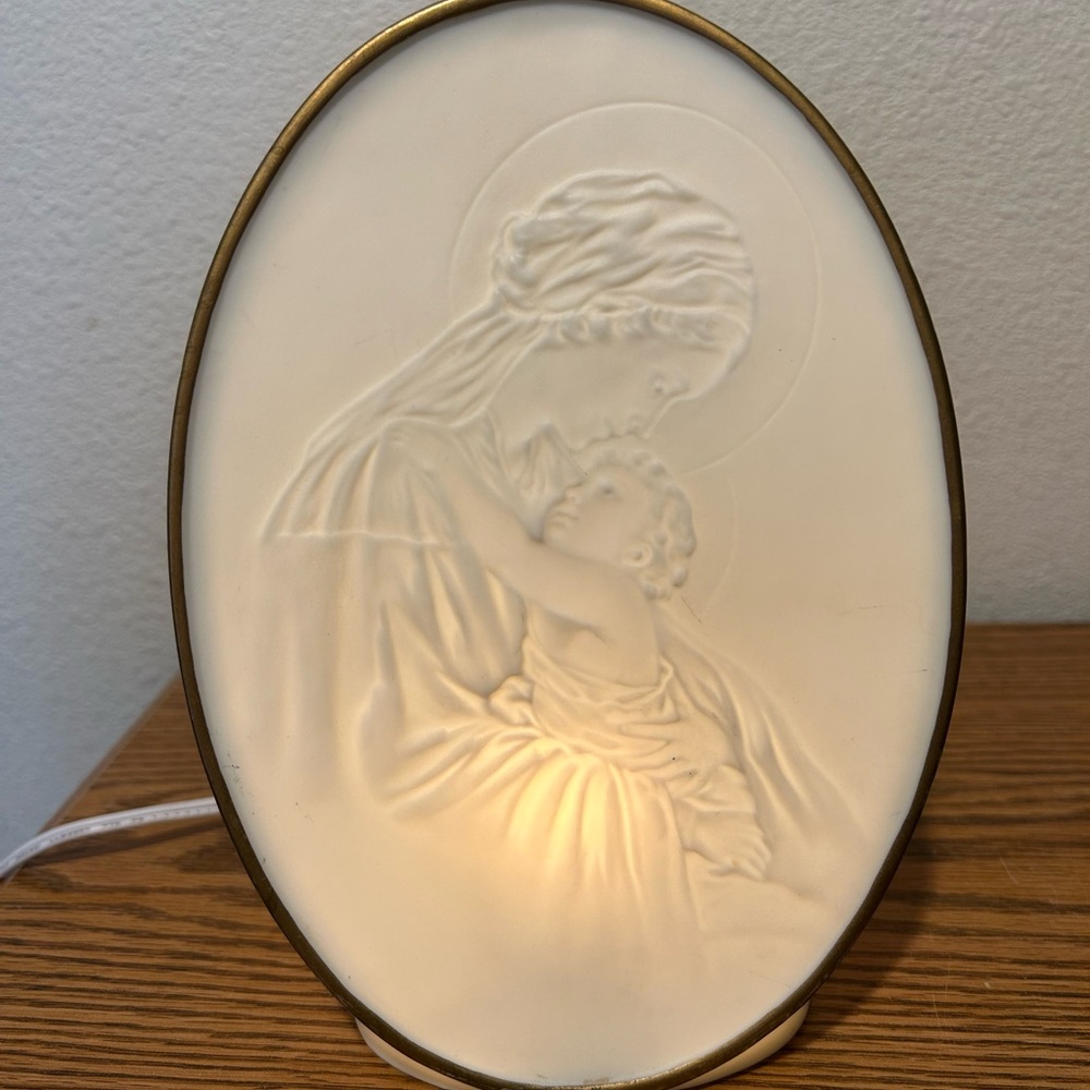 lighted Oval Art of Mary with the Baby Jesus